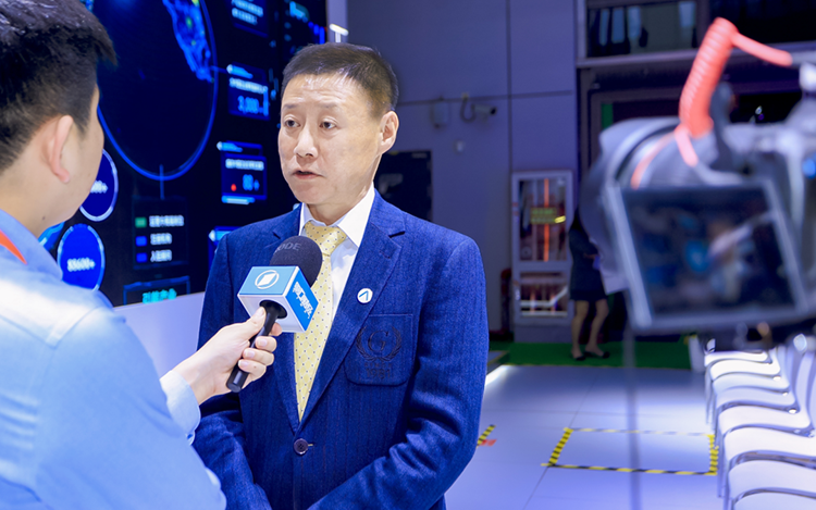 人力资源公司k8凯发国际国际高级副总裁段立新接受媒体采访